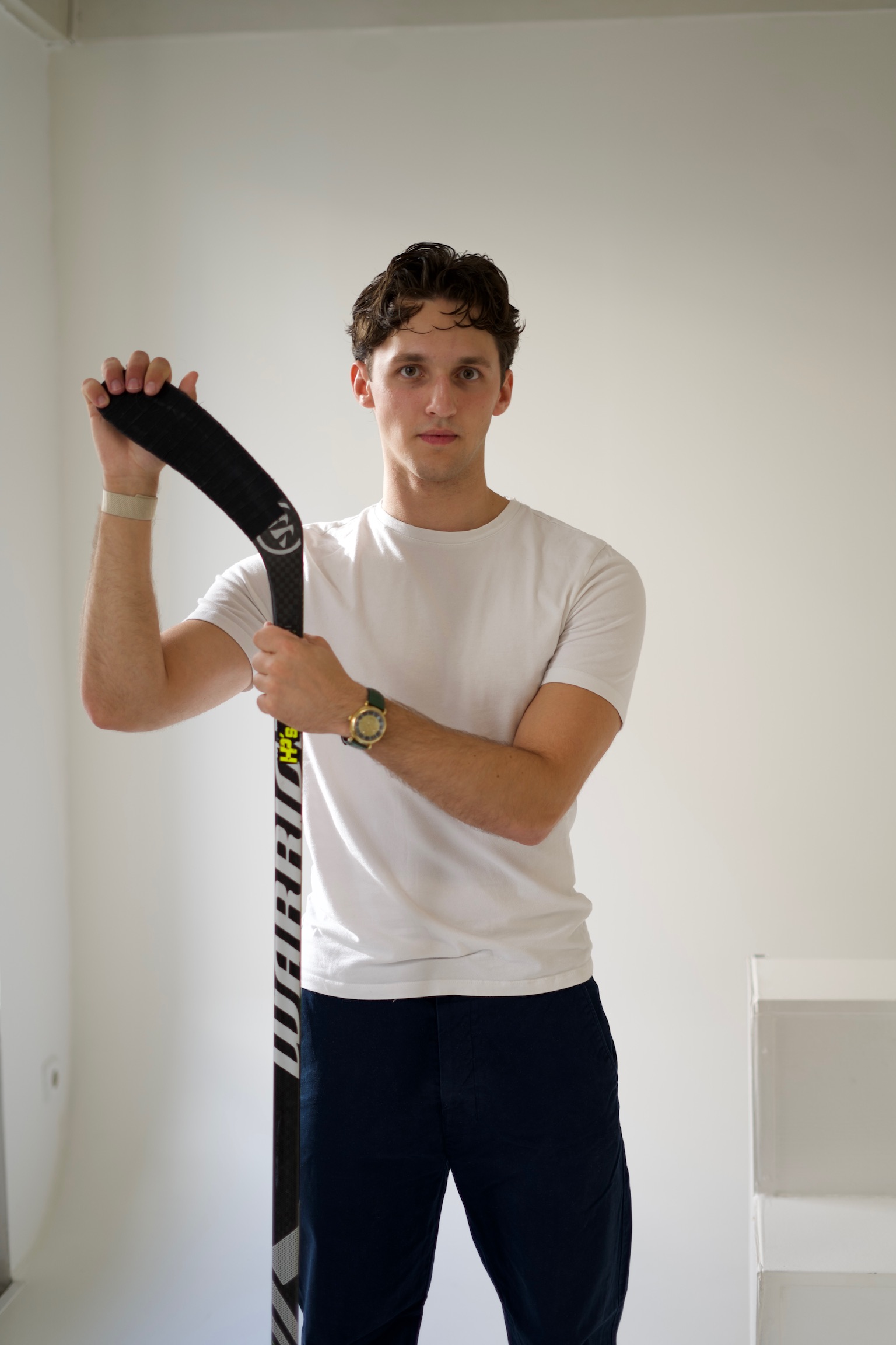 Leon Scheidt mit Eishockeyschläger